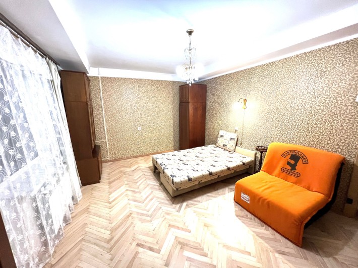 Біля метро КПІ,Берестейський пр.20,однокімнатна 35м косметичний ремонт - фото 1