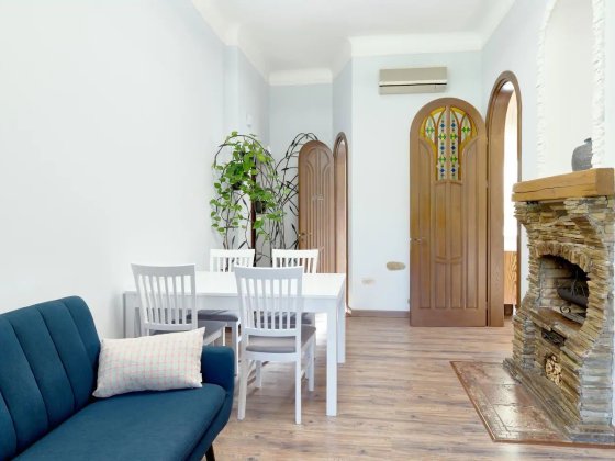 Продам 2 к.квартиру Подол Межигірська Контрактова площа -3 хв Київ