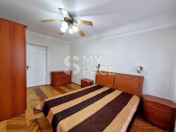 продаж 2к квартири Кирило-Мефодіївська центр політех Київ