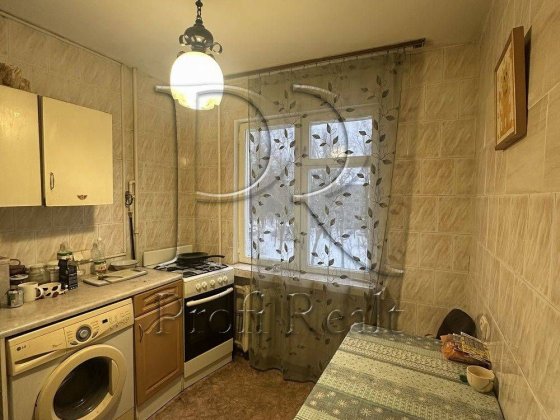 Продаж 3 кімн. квартири за адресою Туполева 15 б Київ