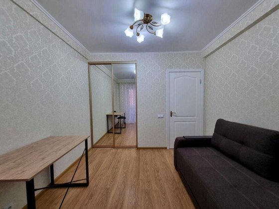 ПРОДАМ 2к квартиру метро КПИ вул. Кирило-Мефодивська, 15 Київ