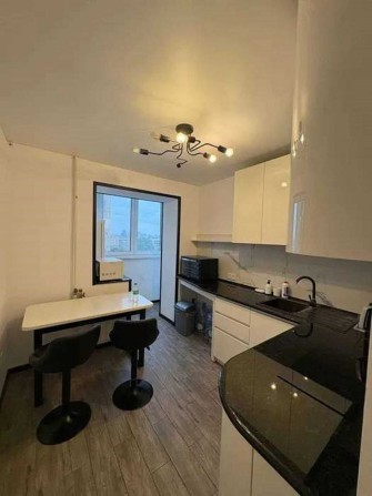 Продам 1 кімнатну  з ремонтом на проспекті Повітряних Сил, 19 - фото 1