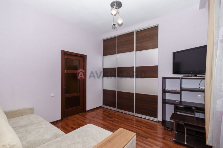 Лук'янівка. Міцна цегляна 'сталінка'. Газ + 10 хв пішки до метро - фото 1