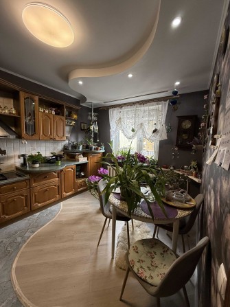 Продаж 4к квартири з євроремонтом та меблями Виноградар Порика 7А - фото 1