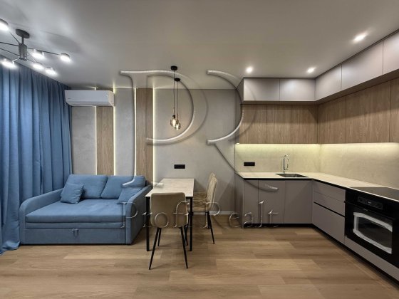 Продаж 1к/ Варшавський Плюс генератор/ новий ремонт Київ