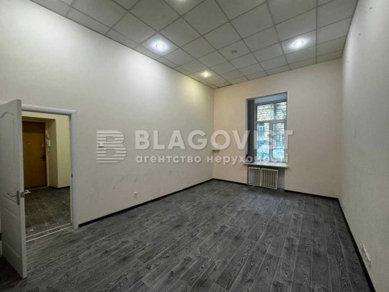 Хмельницького Богдана, 32  квартира  Царський будинок  100000$ Київ