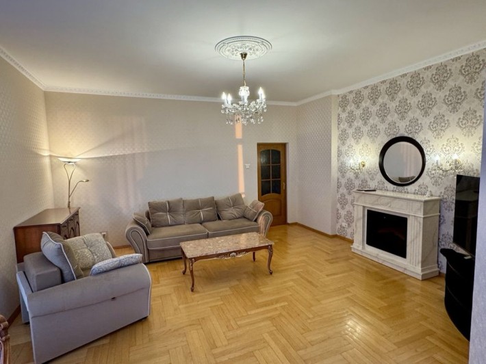 Продаж. Без% Вул. Молдовська, 2, м.Шулявська, простора 2 к.кв. 95 кв.м - фото 1