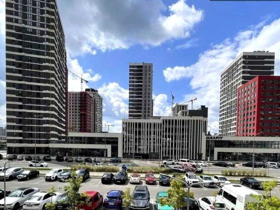 Продам квартиру в ЖК Варшавський3 1к квартира на 3 поверсі є генератор Київ