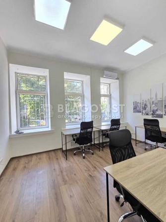 Продаж 2-к квартири з офісним ремонтом 44 м. Мала Житомирська, Майдан - фото 1