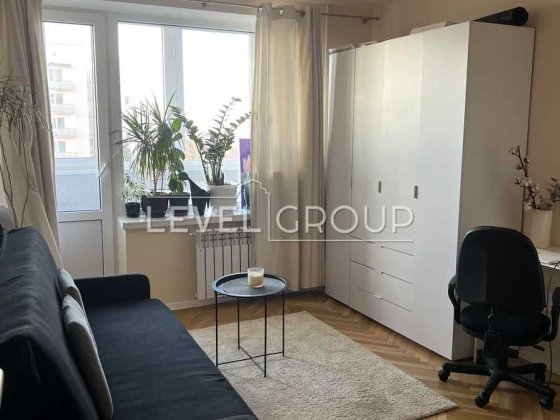 1-кімнатна квартира з ремонтом, вул. Смілянська Київ