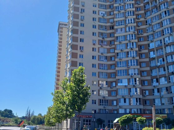Продам 3 кімнатну квартиру 100 метрів в новому будинку Киев