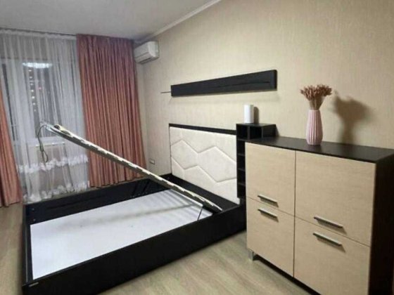 1-кім. 40,7 кв.м вул. Бакинська 47, метро Дорогожичі,мікрорайон Сирець Київ