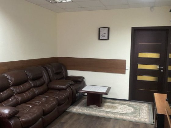 БЕЗ КОМИСИИ, Черновола 26/2( угол с Андрющенко) Київ