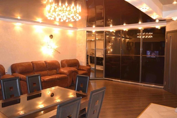 Кудрявська 31-33 Продаж 3 кімнатна в цегляному будинку 104 м 159000$ - фото 1