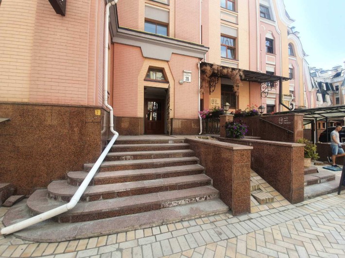 Продаж квартири на Воздвиженській, 4 кімн., 167 м. - фото 1