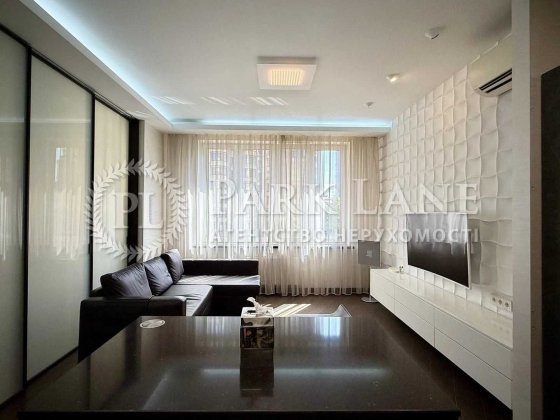 Продаж просторої трикімнатної квартири , по  Чорновола, Шевченківський Киев