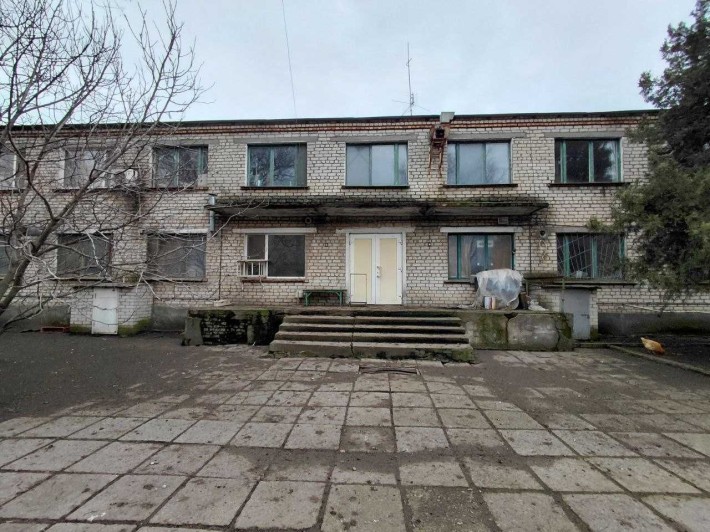 Продається двоповерхова нежитлова будівля

Розташування біля мототреку - фото 1