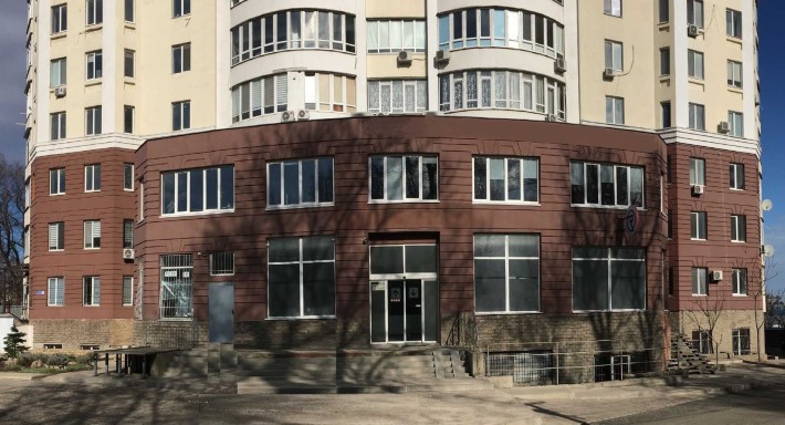 Коммерческое помещение в Черноморске. Ул. Хантадзе. 1S75 - фото 1