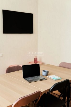 Продаж діючого офісного центру у центрі Калуша. - фото 1