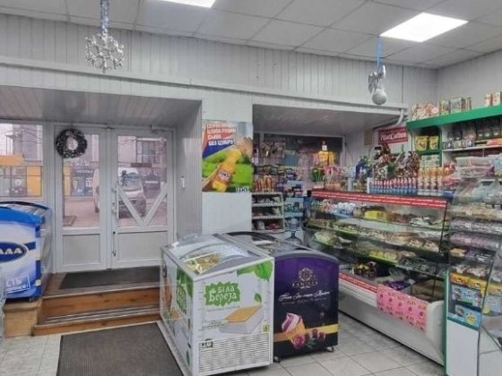 Продам комерційне приміщення- магазин - діючий бізнес  в центрі Кам'янець-Подільський