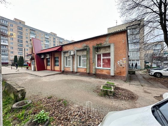Продам комерційне приміщення в спальному районі міста Каменец-Подольский