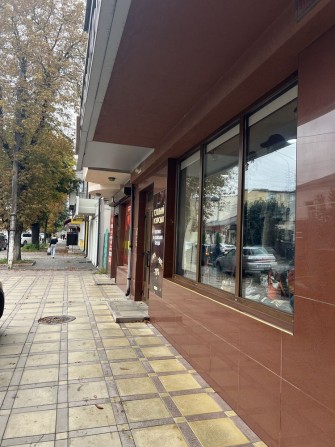 Продам комерційне приміщення в центральній частині міста. - фото 1
