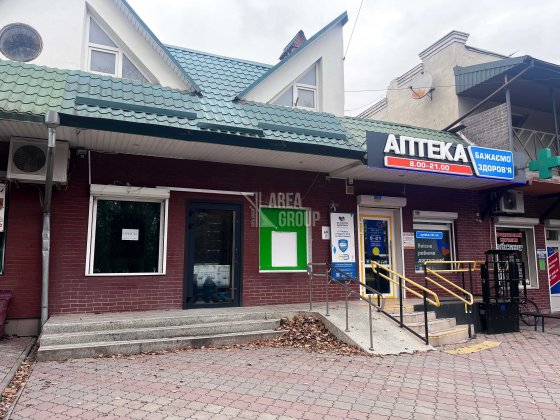 Продається фасадне приміщення на мікрорайоні Кам'янець-Подільський
