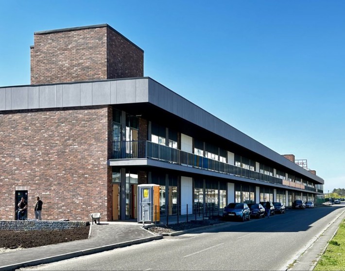 Продається два комерційних приміщення 50 і 144 м.кв. - фото 1