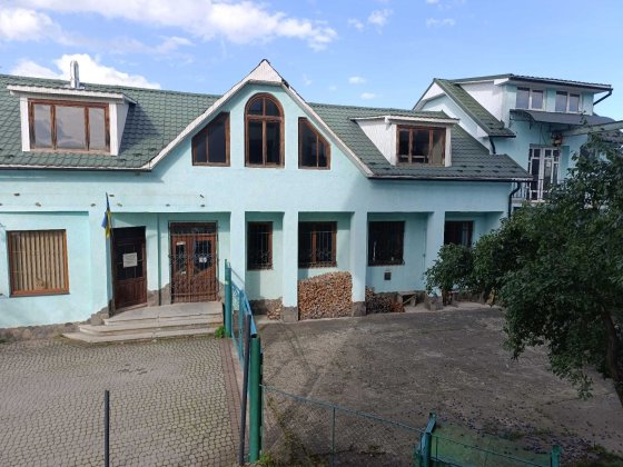 Комерційно-виробнича споруда з вл. ділянкою в центрі Коломиї, власник Коломия