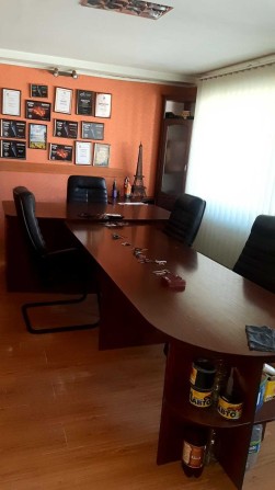 Продаж приміщення 600 м 2 поверха в центрі міста - фото 1