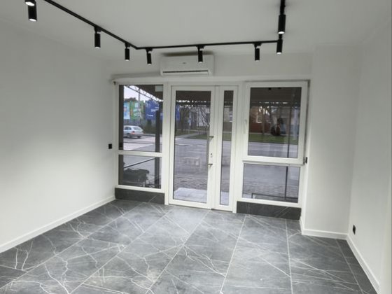 Продам комерційне приміщення Росвигово Мукачеве