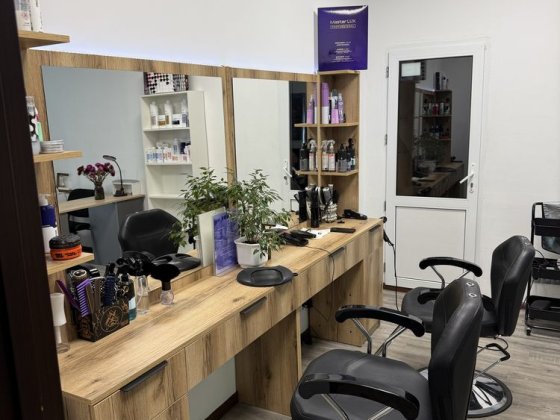 Продаю приміщення 38м2 разом з гаражем 30м2 +0.0209 га землі Нетішин