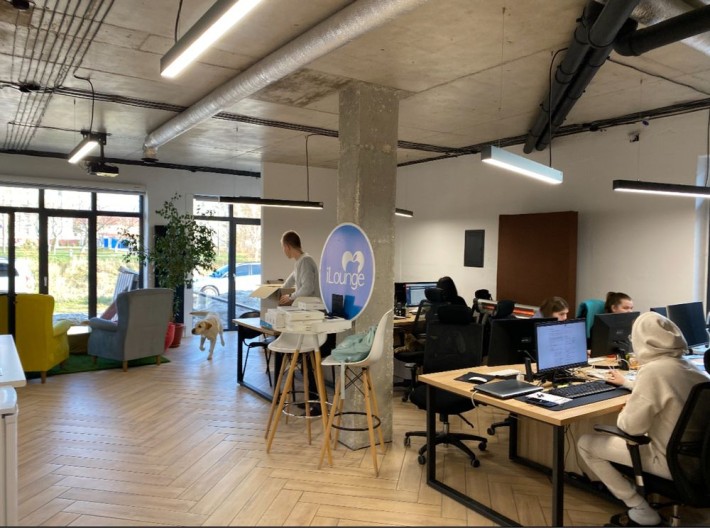 Продам комерційне приміщення 100м2 з ремонтом, терасою та парковкою - фото 1