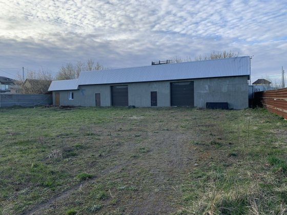 Складське приміщення з територією Сарны