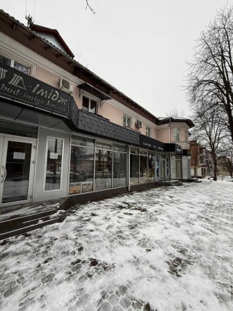 Ідеальна інвестиція. Центр міста, 1-й поверх. Фасад, панорамні вікна. - фото 1