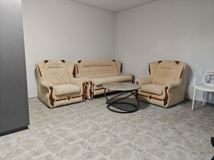 Продам  Квартиру - комерційне приміщення - фото 1