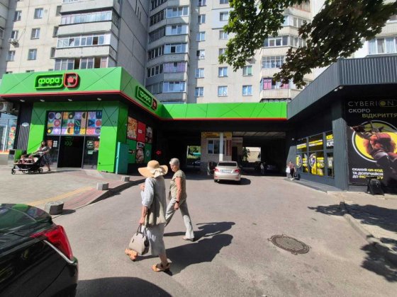 Продаж приміщення на 100-метрівці