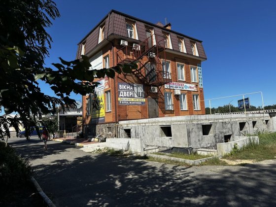 Продам комерційне приміщення 656 кв.м.  а Центрі Бучі Буча