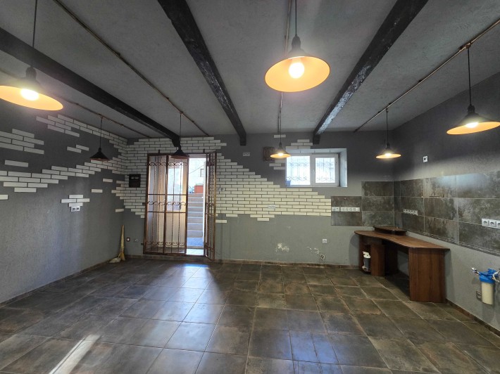 Комерційне приміщення з гарним ремонтом в новому  розвиненому районі! - фото 1