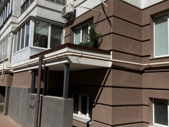 Комерційне приміщення 129,6 м² у цоколі з фасадним входом біля NOVUS Вишневое