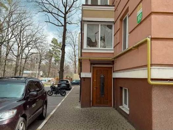 Комерція Буча великий цоколь ЖК "Паркова Оселя" поряд Бучанський Парк Буча