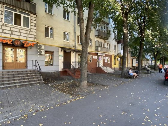 Продаж фасадного приміщення, працюють орендарі Івано-Франківськ