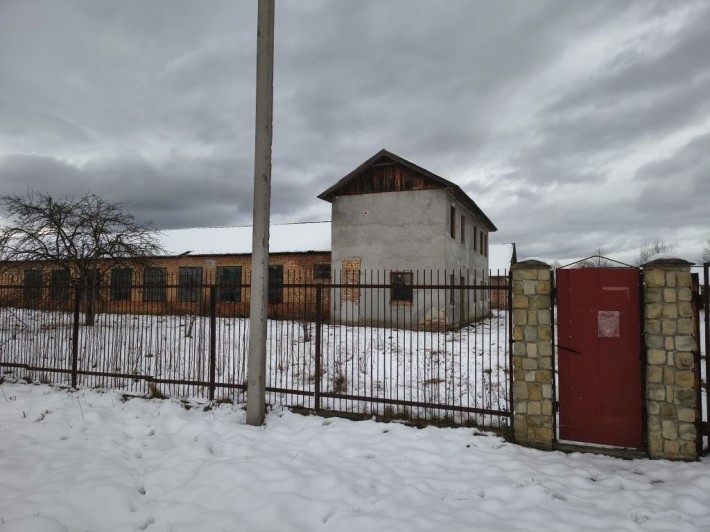 Продається приміщення загальною площею 1000 кВ.м і зем.діл.пл.0.90га - фото 1