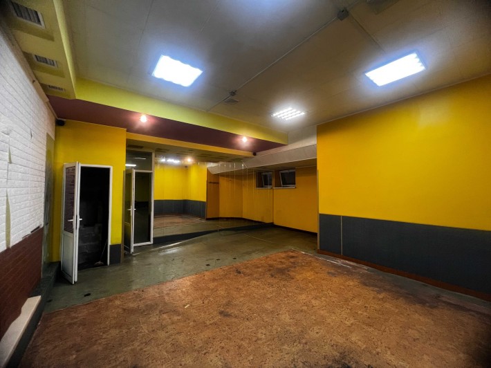 приміщення 334м2 в центрі Бучі по бульвару Богдана Хмельницького 4 - фото 1