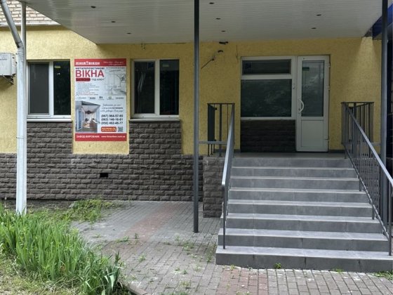 Продається офісне, фасадне приміщення в центрі Бровары