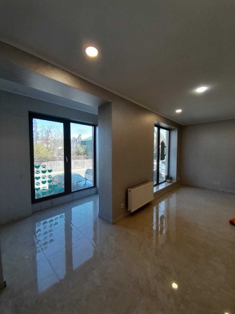 Продаж комерційного приміщення з орендарями в Ірпені - фото 1