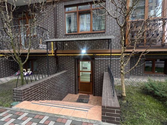 Комерційне приміщення з гарним ремонтом! Гарно розвинений район! Парк! Ірпінь