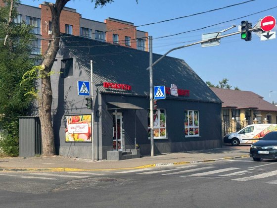 ФАСАД Продаж Окремостояча будівля 70м2 Діючий магазин ТРАФІК Ирпень