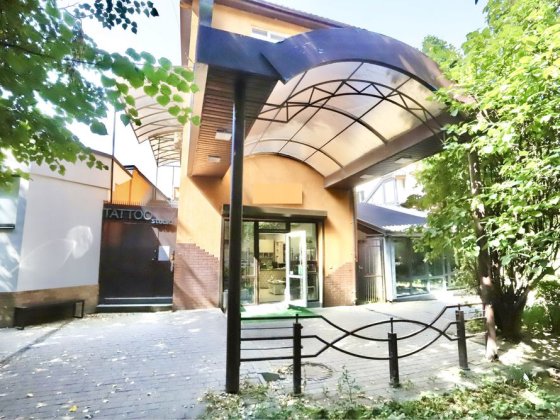 Будівля комерційного призначення з орендарями. Центр, поруч Ратуші. Ивано-Франковск