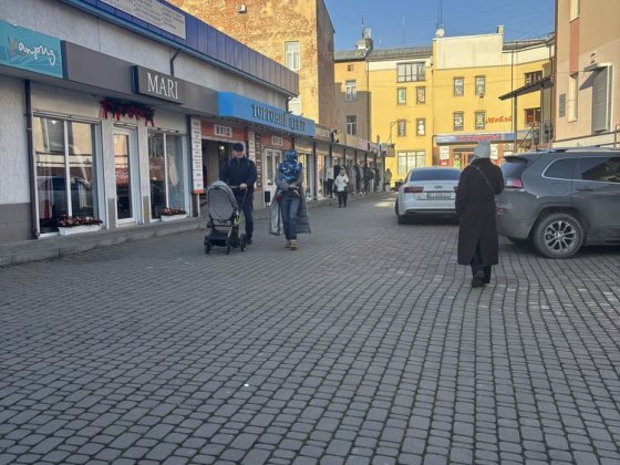 Продається  магазин, разом з бізнесом, в центрі ,торговий центр Сезам Івано-Франківськ